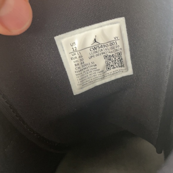 Men’s Air Jordan Shoes - Picture 4 of 6